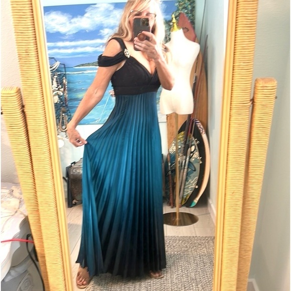 🔥Betsy & Adam,Stunning Statement Gown, Long Ity Ombre Charmous Dress,EUC,Size 6 - Picture 7 of 16